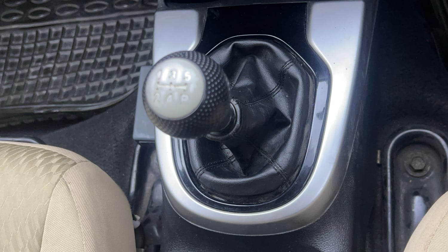 Used 2017 Honda Jazz S Petrol Petrol Manual interior GEAR  KNOB VIEW