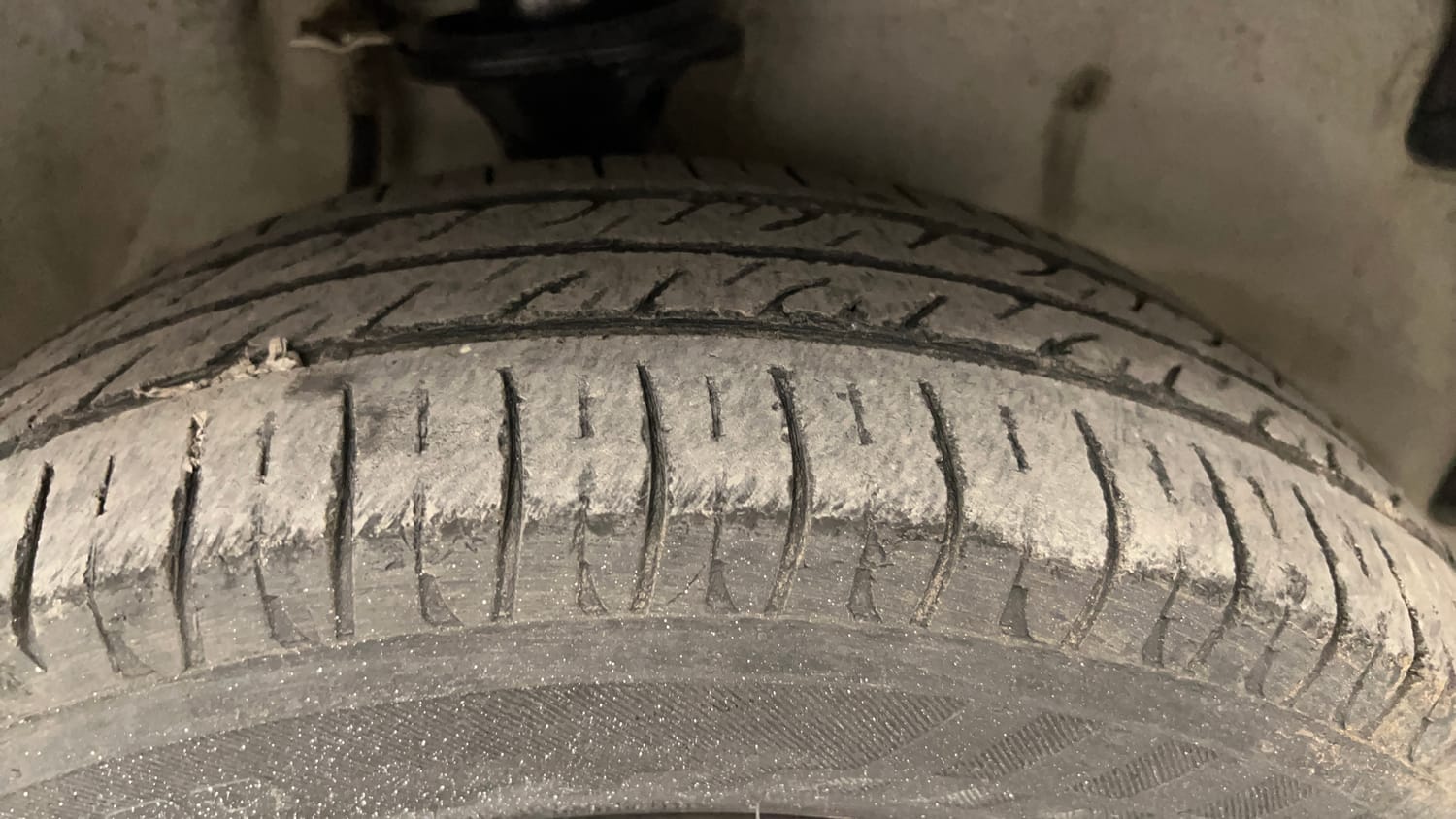 Used 2016 Maruti Suzuki Alto K10 VXi AMT Petrol Automatic tyres RIGHT FRONT TYRE TREAD VIEW