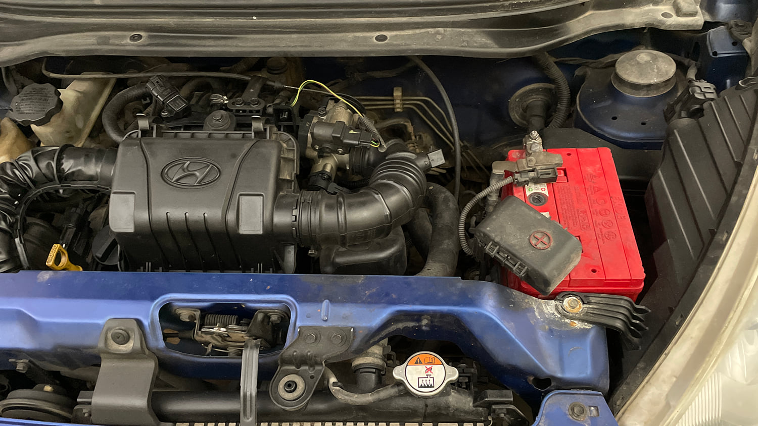 Used 2012 Hyundai Eon Sportz Petrol Manual engine ENGINE LEFT SIDE VIEW
