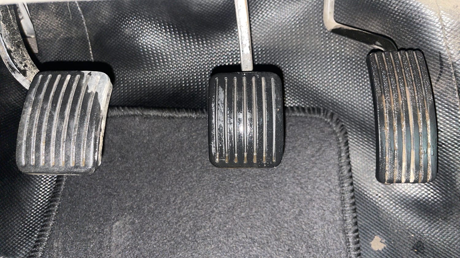Used 2014 Hyundai i10 Magna 1.1 iRDE2 Petrol Manual interior PEDALS VIEW