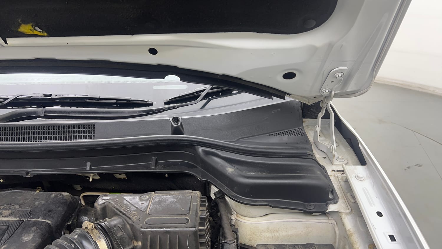 Used 2024 Mahindra XUV 3XO AX5 1.2 Petrol AT Petrol Automatic engine ENGINE LEFT SIDE HINGE & APRON VIEW