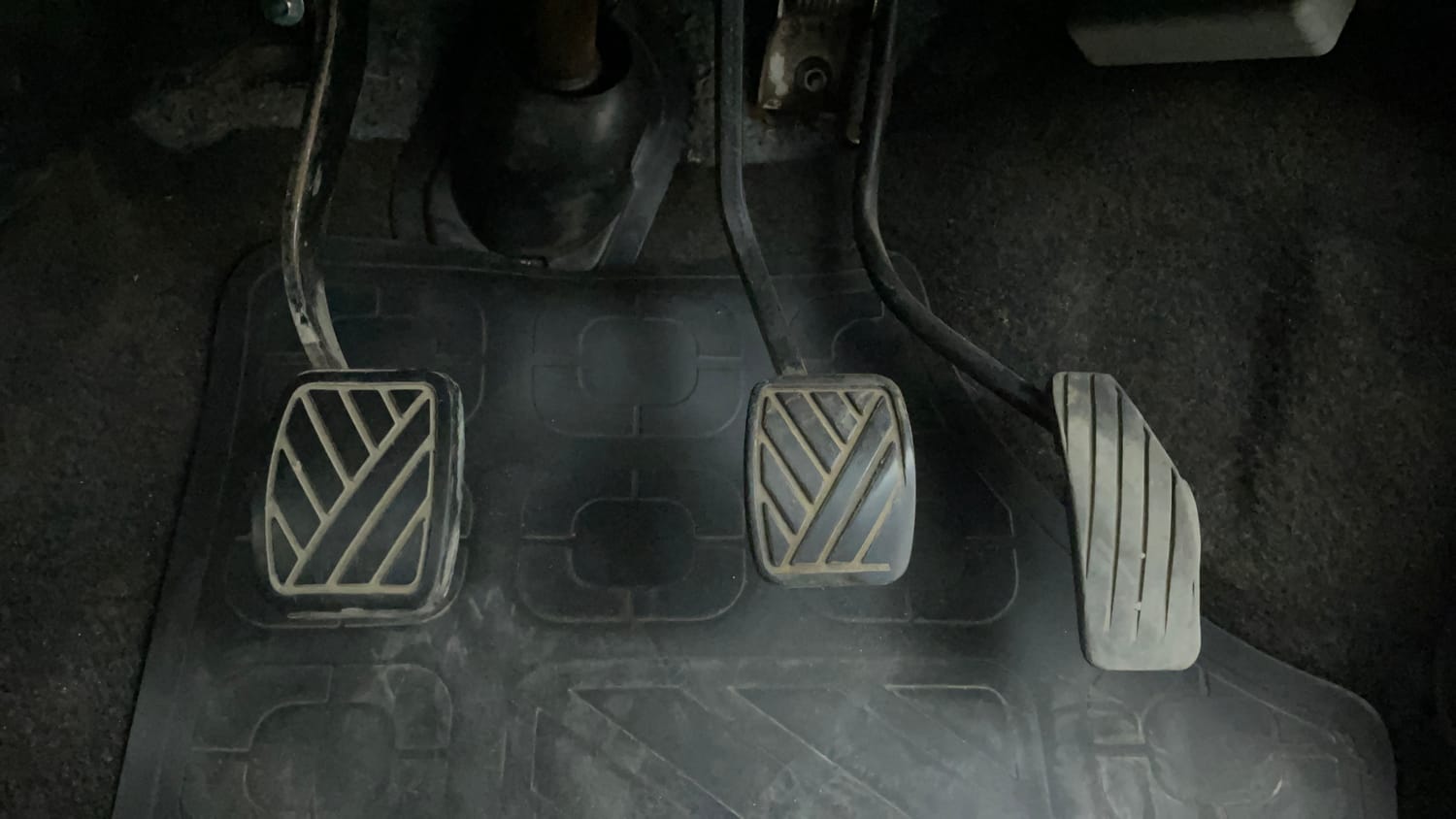 Used 2013 Maruti Suzuki Wagon R LXI Petrol Manual interior PEDALS VIEW