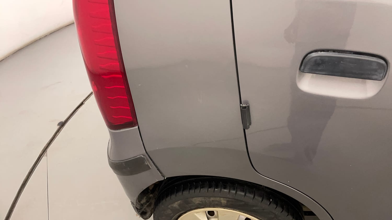 Used 2013 Maruti Suzuki Wagon R LXI Petrol Manual dents MINOR DENT