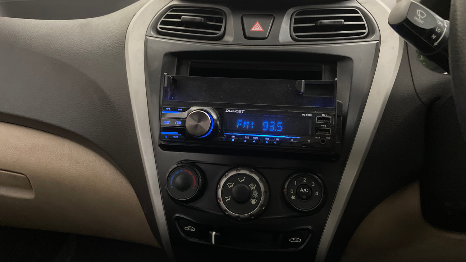 Used 2012 Hyundai Eon Sportz Petrol Manual top_features Integrated (in-dash) music system