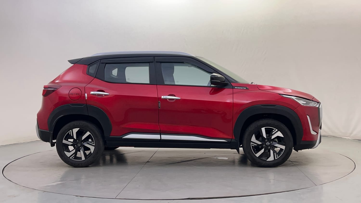 Used 2025 Nissan Magnite N-Connecta B4D 1.0 Petrol AMT Dual Tone Petrol Automatic exterior RIGHT SIDE VIEW