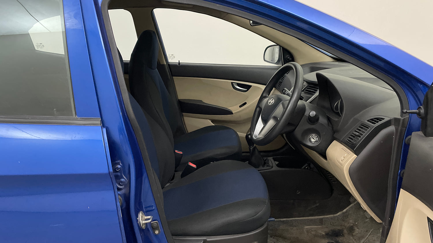 Used 2012 Hyundai Eon Sportz Petrol Manual interior RIGHT SIDE FRONT DOOR CABIN VIEW