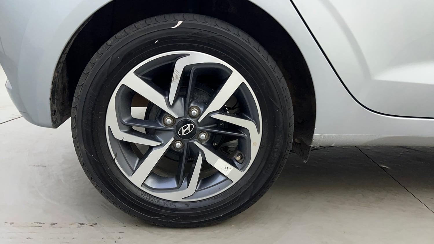 Used 2020 Hyundai Grand i10 Nios Asta 1.2 Kappa VTVT Petrol Manual tyres RIGHT REAR TYRE RIM VIEW