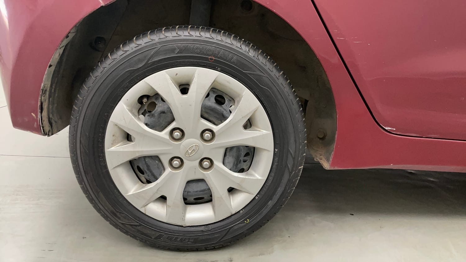Used 2016 Hyundai Grand i10 Magna 1.2 Kappa VTVT Petrol Manual tyres RIGHT REAR TYRE RIM VIEW