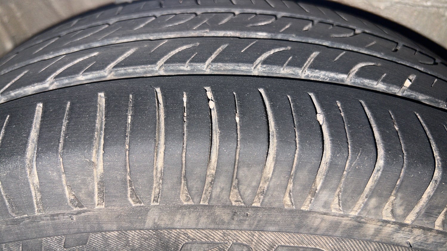 Used 2016 Maruti Suzuki Celerio ZXi AMT Petrol Automatic tyres RIGHT REAR TYRE TREAD VIEW