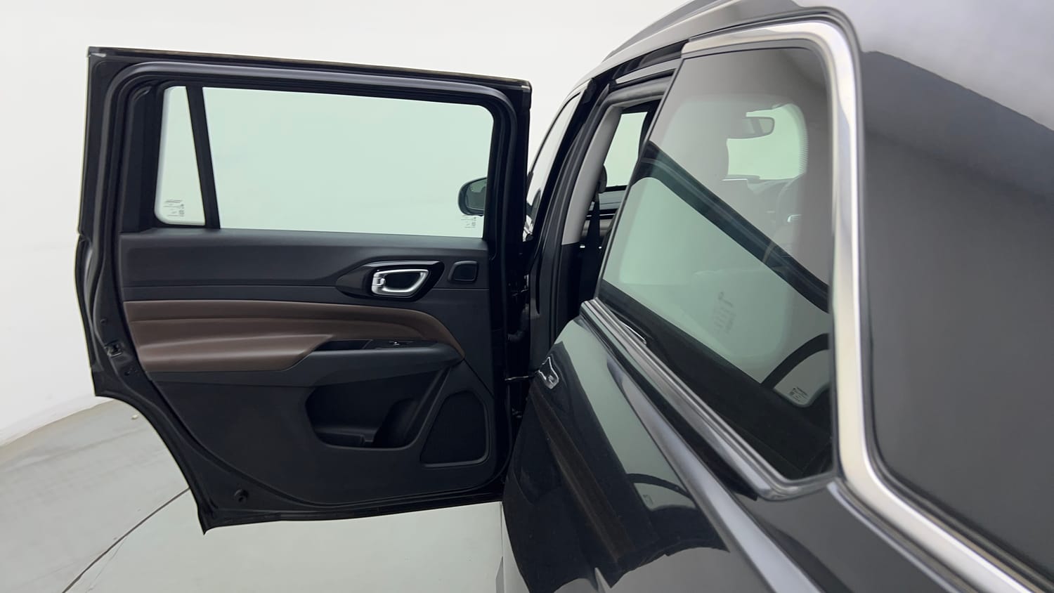 2024 Jeep Meridian Limited (O) 4x2 AT-22