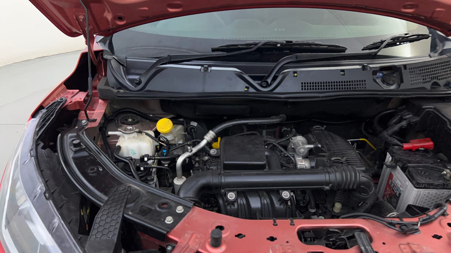 Used 2025 Nissan Magnite N-Connecta B4D 1.0 Petrol AMT Dual Tone Petrol Automatic engine ENGINE RIGHT SIDE HINGE & APRON VIEW
