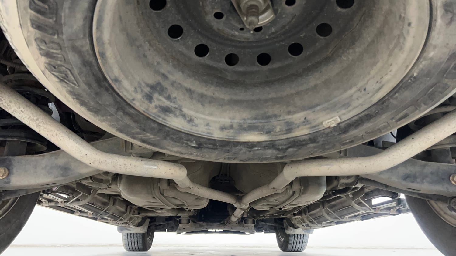 Used 2016 Mahindra XUV500 W8 Diesel Manual extra REAR UNDERBODY VIEW (TAKEN FROM REAR)