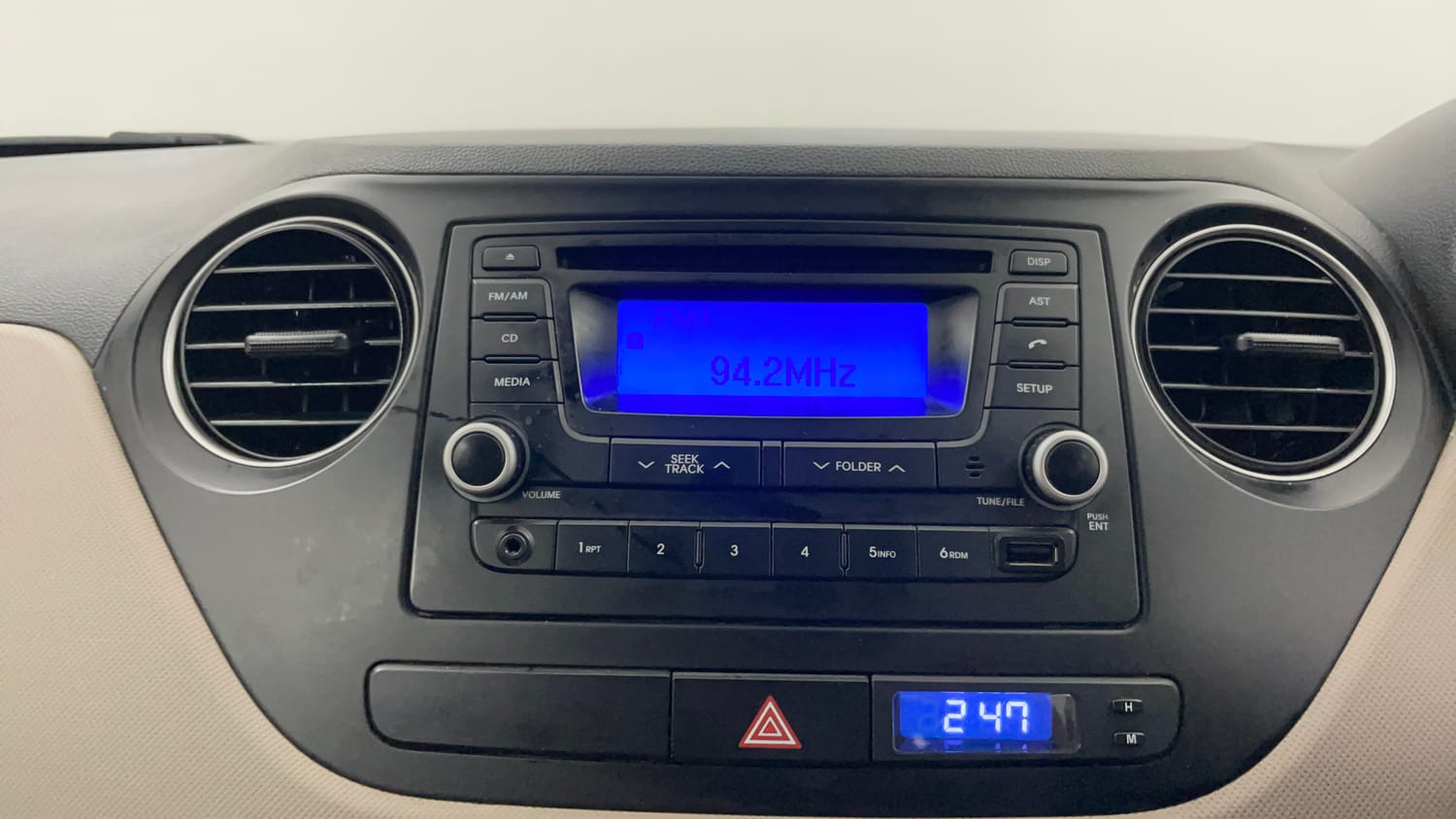 Used 2016 Hyundai Grand i10 Magna 1.2 Kappa VTVT Petrol Manual interior MUSIC SYSTEM & AC CONTROL VIEW