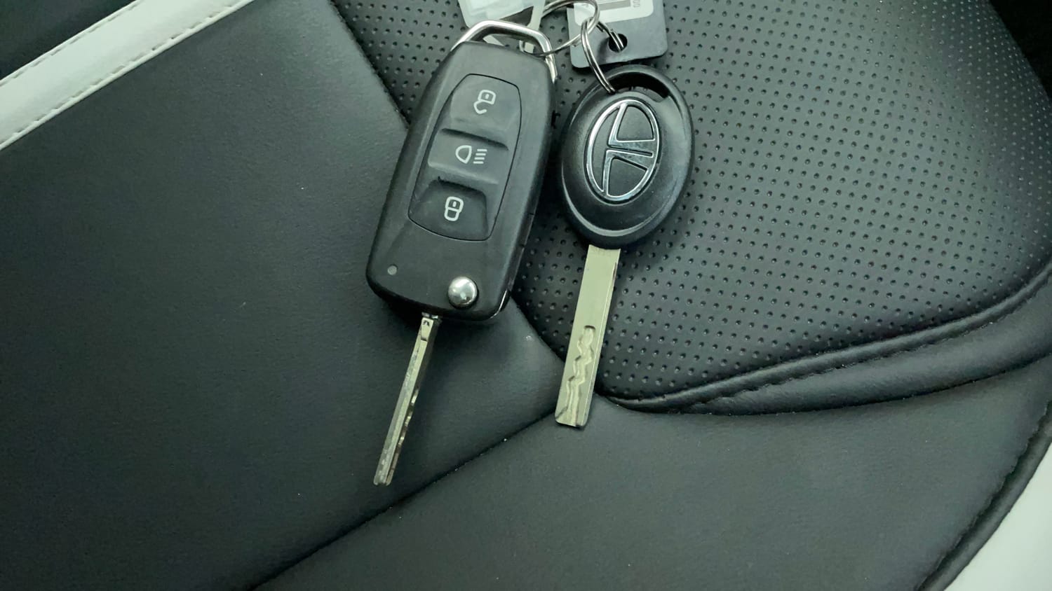 Used 2025 Tata Nexon Creative Plus (S) 1.2 Petrol 6MT Petrol Manual extra CAR KEY VIEW