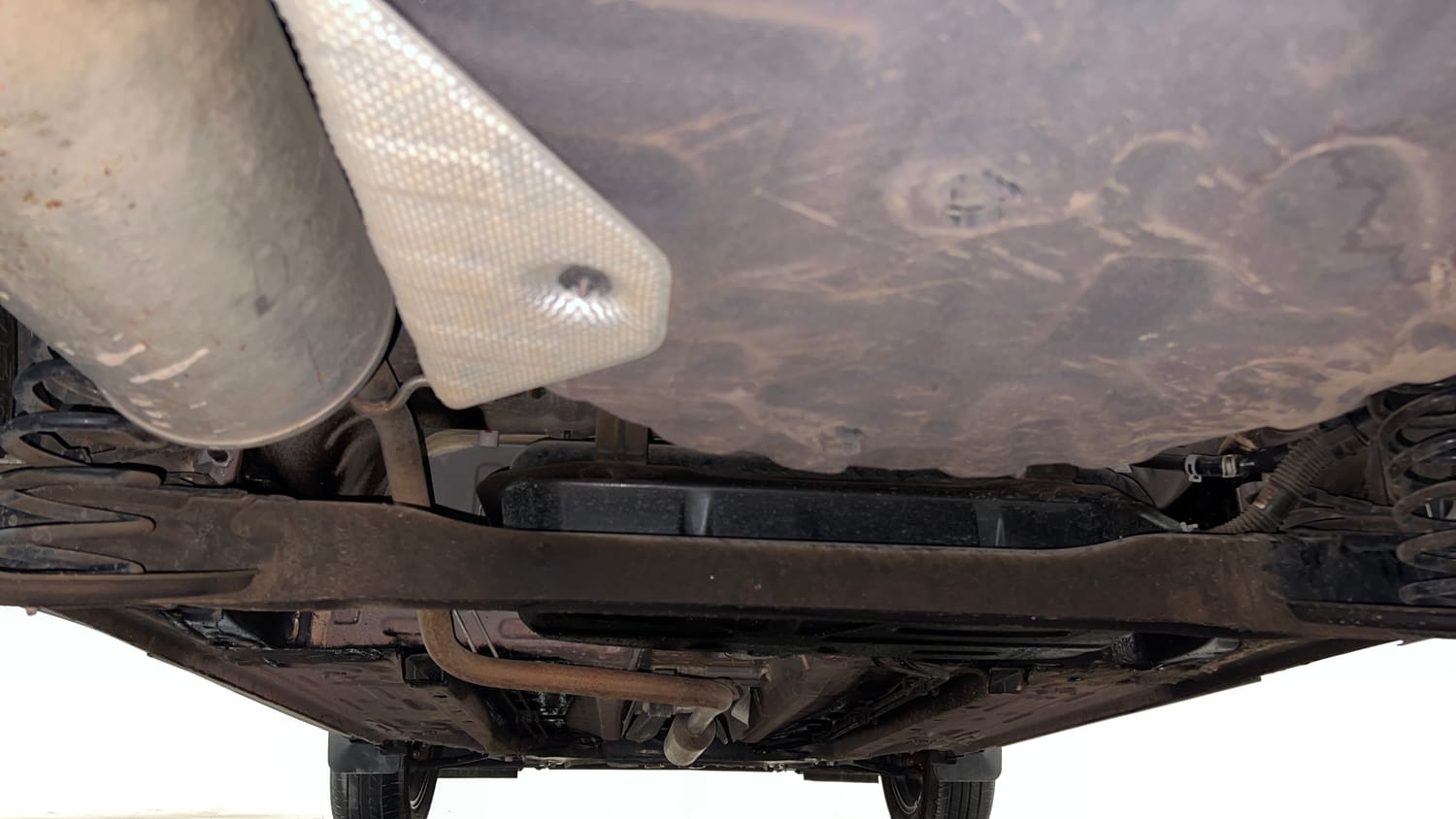 Used 2025 Nissan Magnite N-Connecta B4D 1.0 Petrol AMT Dual Tone Petrol Automatic extra REAR UNDERBODY VIEW (TAKEN FROM REAR)