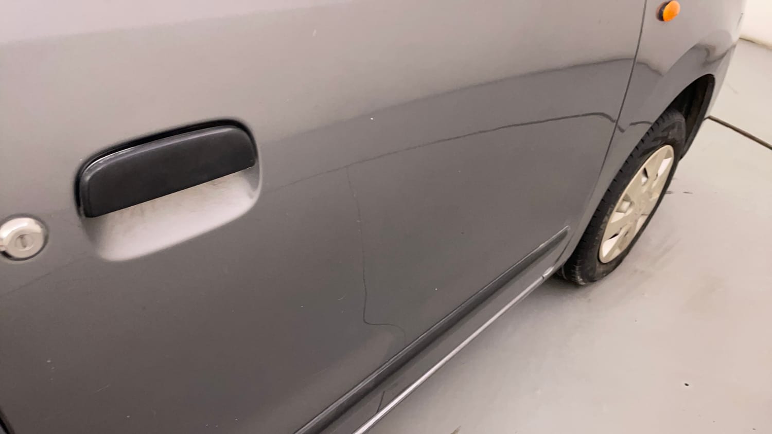 Used 2013 Maruti Suzuki Wagon R LXI Petrol Manual dents MINOR DENT