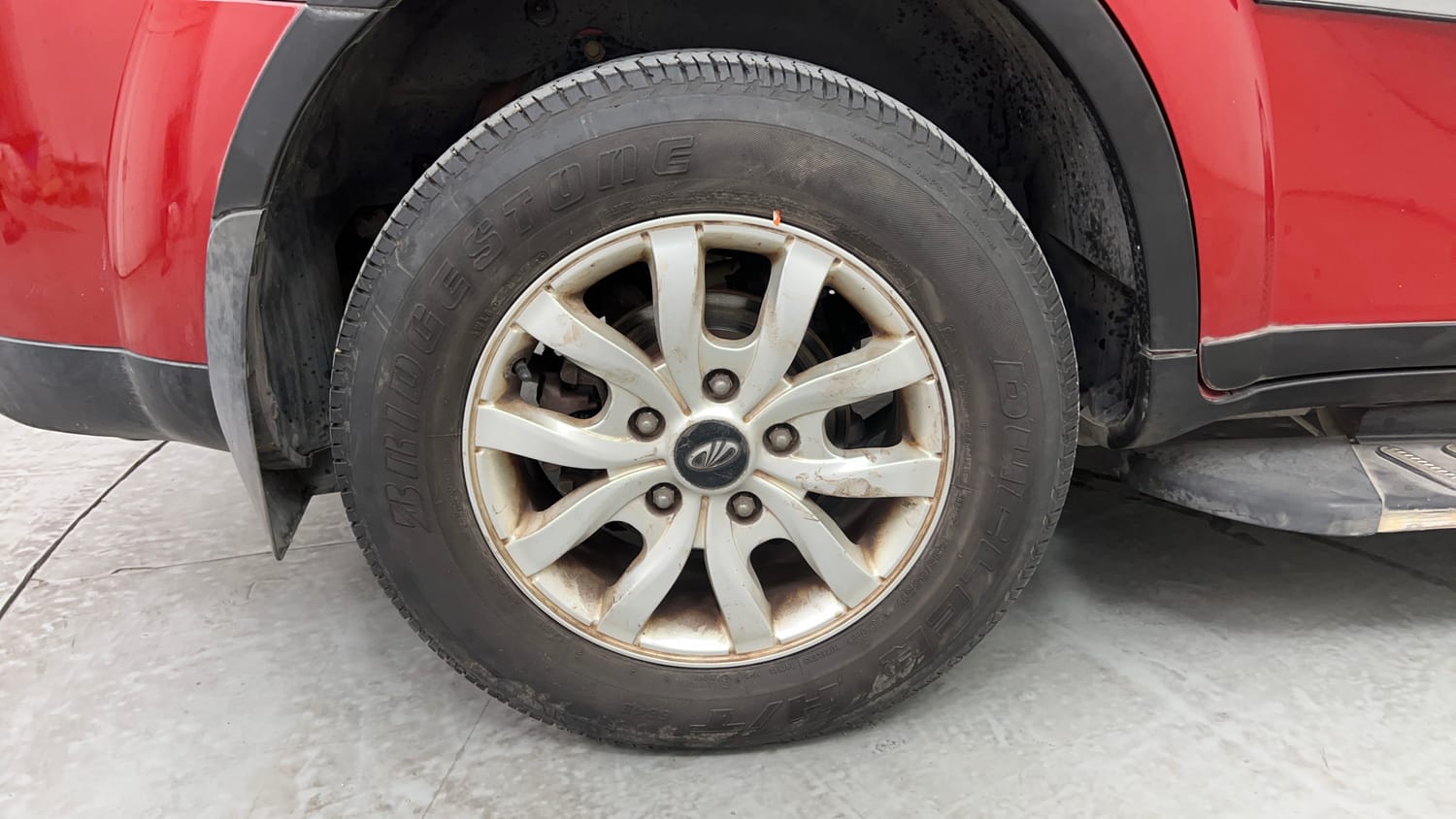 Used 2016 Mahindra XUV500 W8 Diesel Manual tyres RIGHT REAR TYRE RIM VIEW
