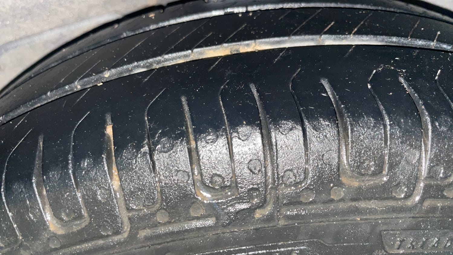 Used 2014 Hyundai i10 Magna 1.1 iRDE2 Petrol Manual tyres LEFT REAR TYRE TREAD VIEW