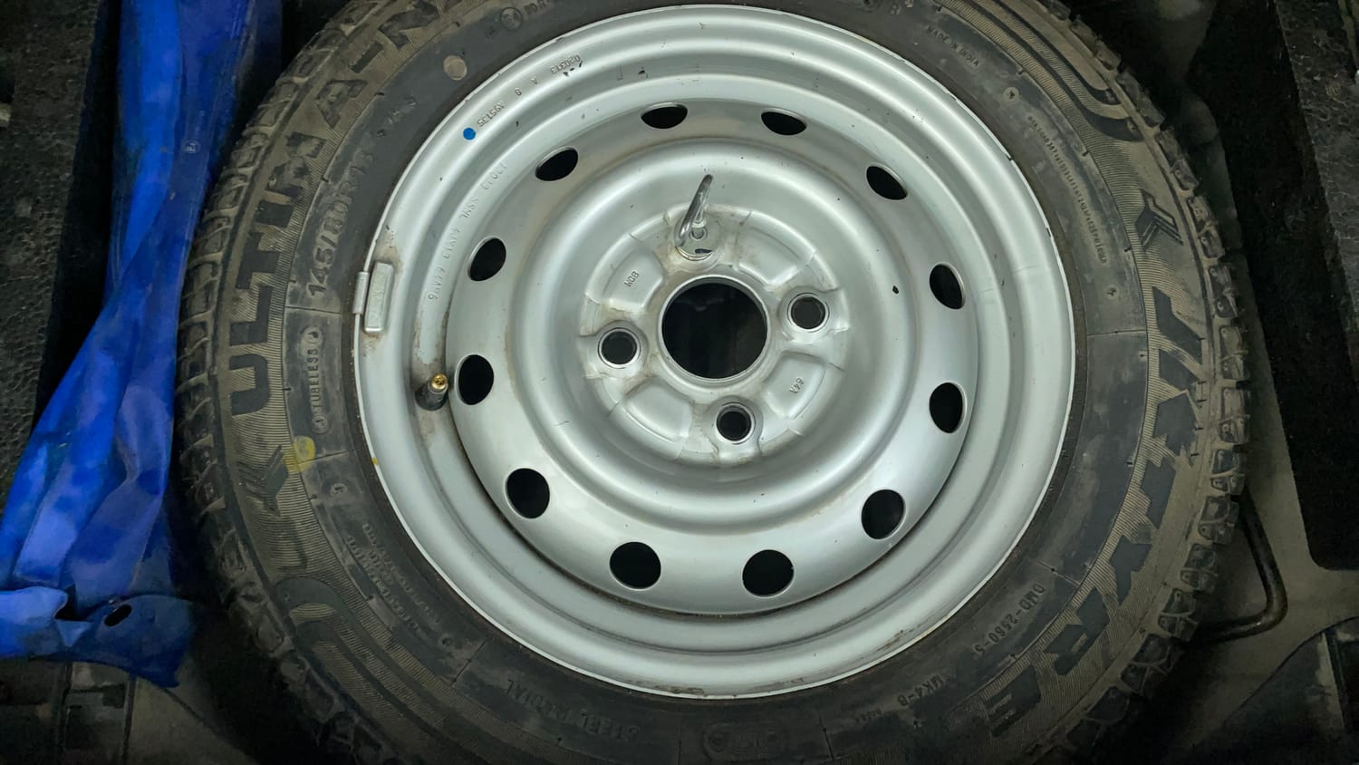 Used 2013 Maruti Suzuki Wagon R LXI Petrol Manual tyres SPARE TYRE VIEW