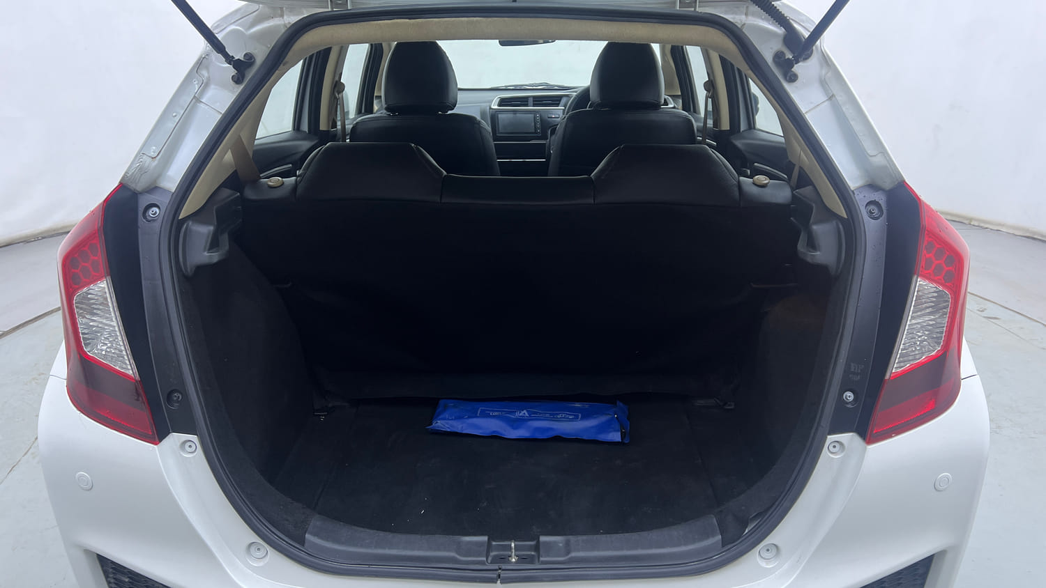 Used 2019 Honda Jazz VX CVT Petrol Petrol Automatic interior DICKY INSIDE VIEW