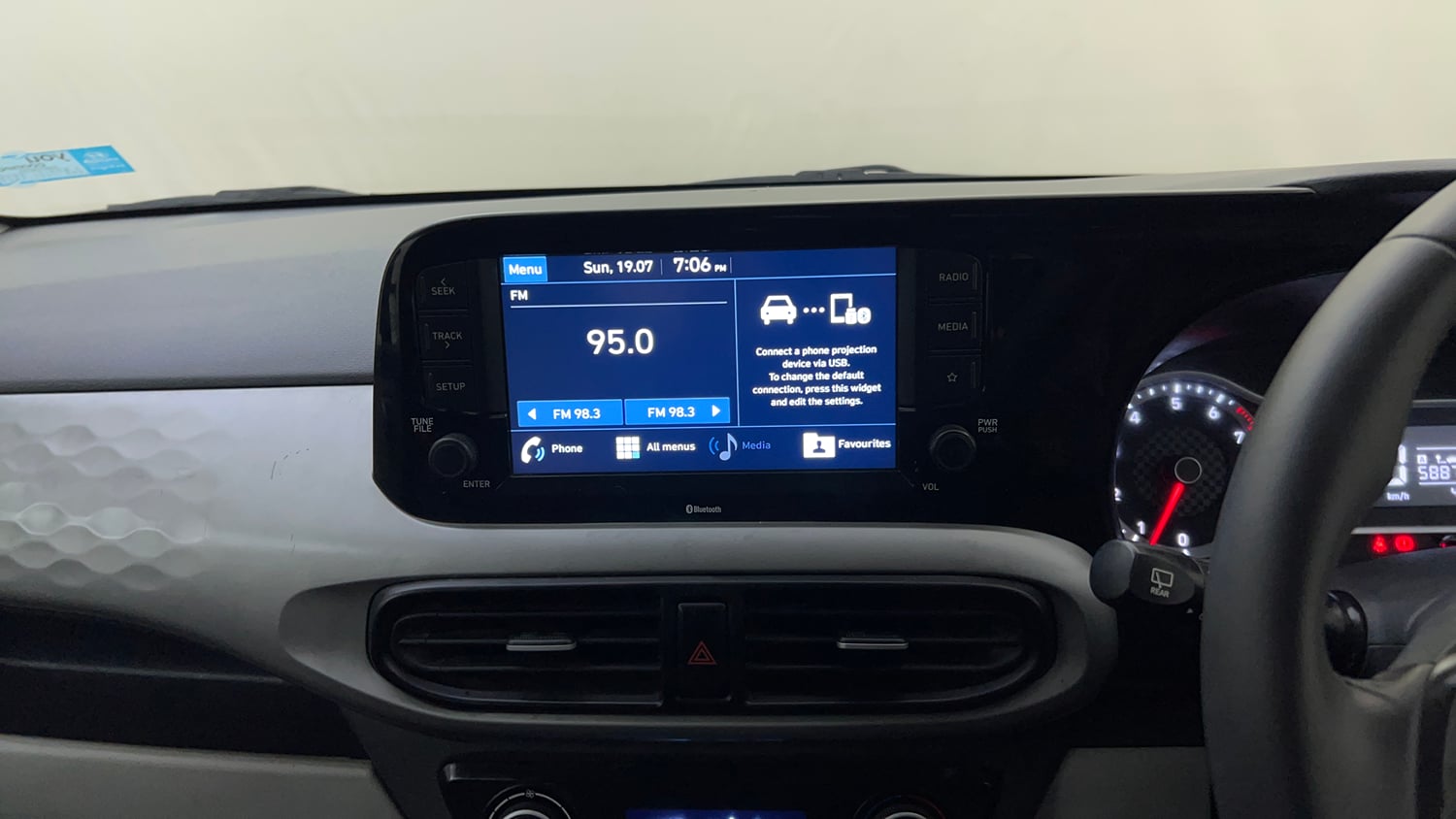 Used 2020 Hyundai Grand i10 Nios Asta 1.2 Kappa VTVT Petrol Manual top_features Integrated (in-dash) music system