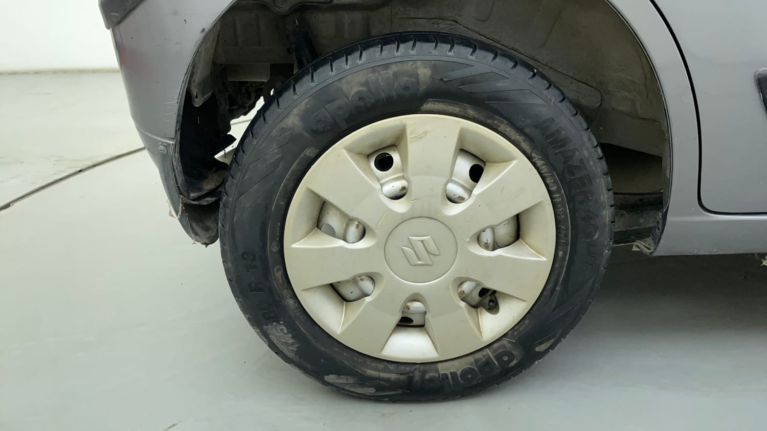 Used 2013 Maruti Suzuki Wagon R LXI Petrol Manual tyres RIGHT REAR TYRE RIM VIEW
