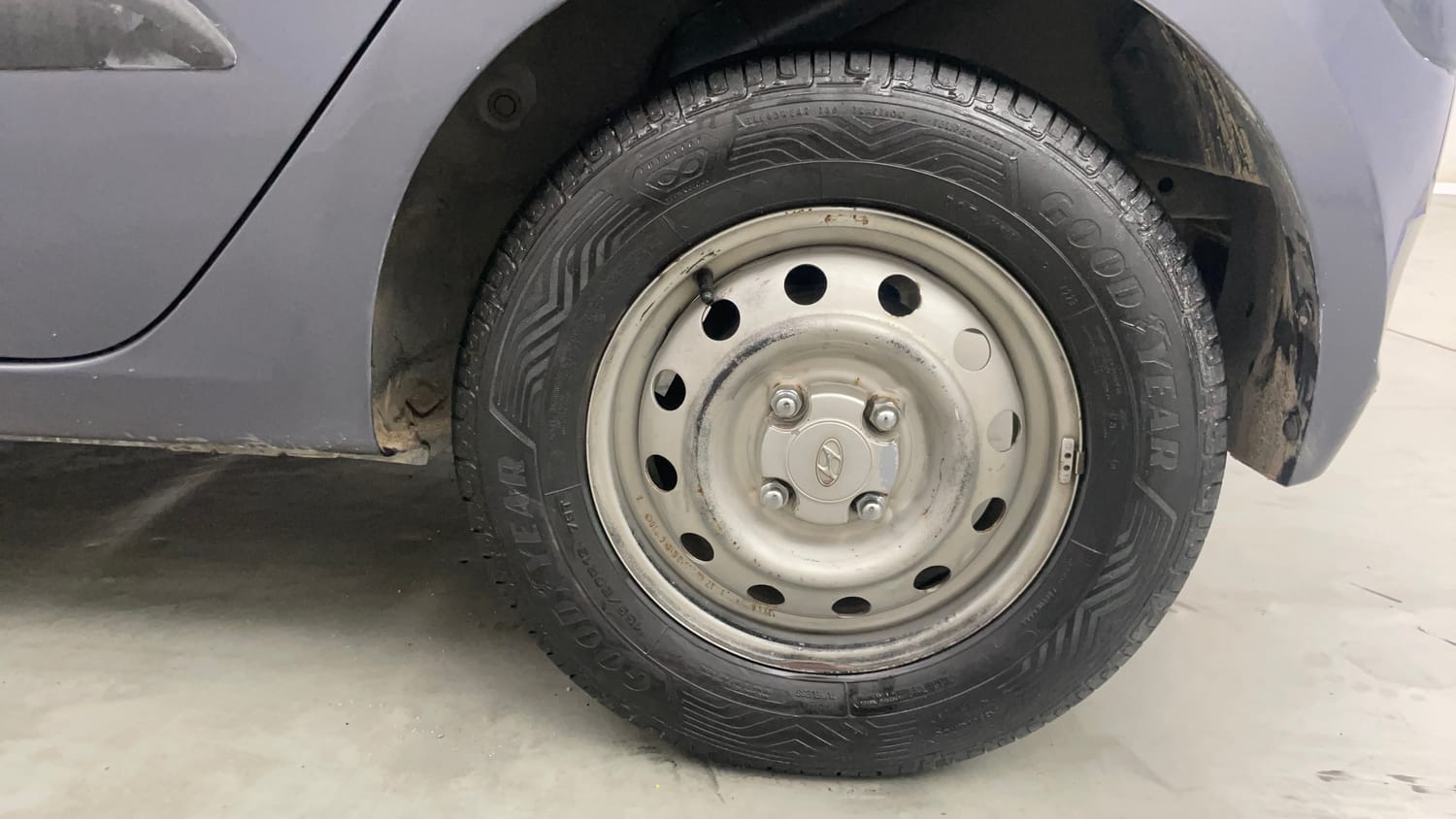 Used 2014 Hyundai i10 Magna 1.1 iRDE2 Petrol Manual tyres LEFT REAR TYRE RIM VIEW
