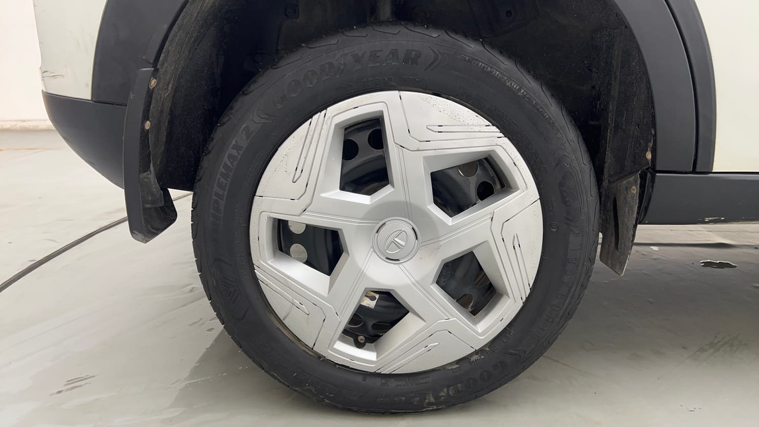 Used 2023 Tata Nexon Pure S 1.2 Revotron Petrol 6MT Petrol Manual tyres RIGHT REAR TYRE RIM VIEW