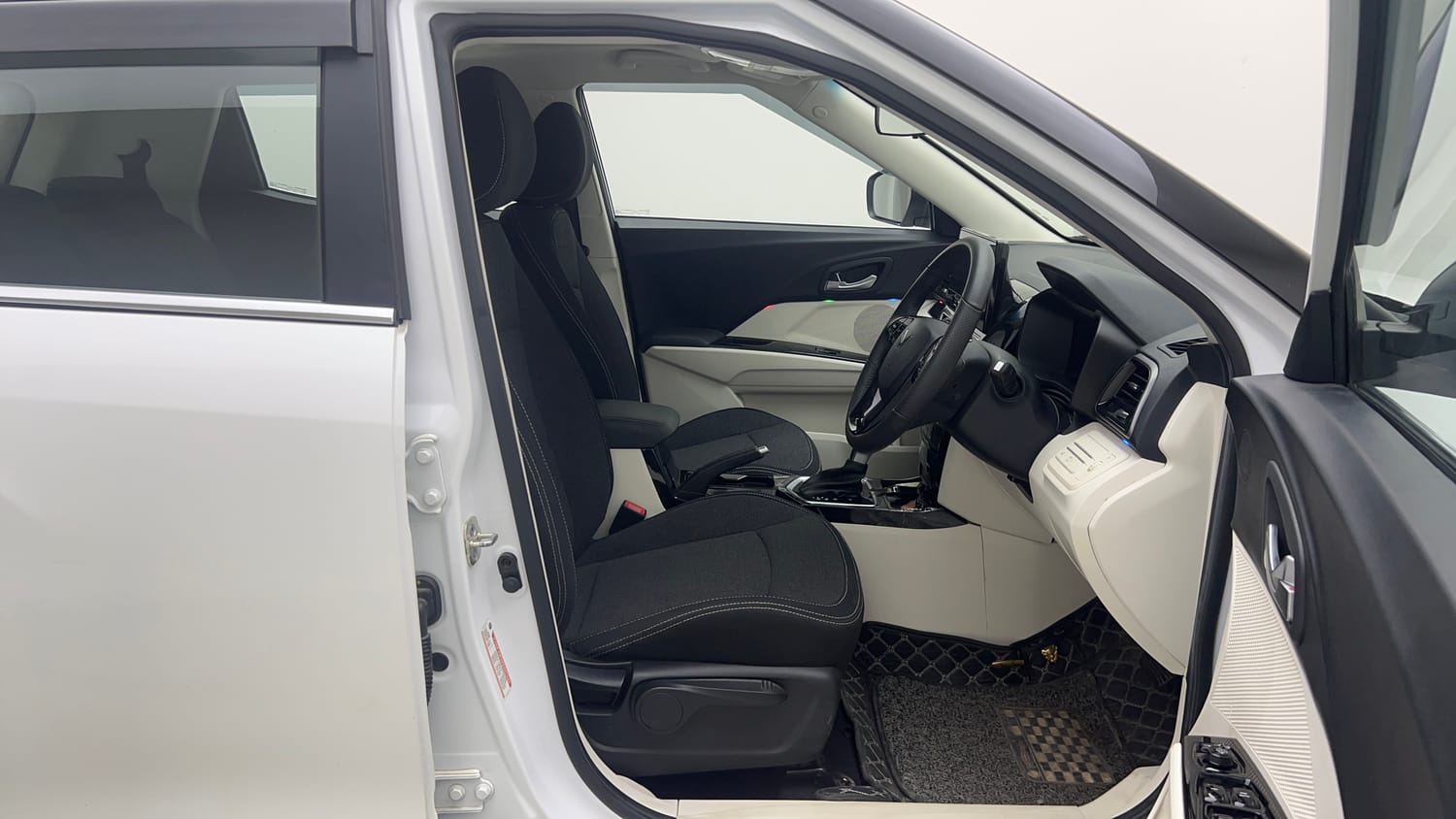 Used 2024 Mahindra XUV 3XO AX5 1.2 Petrol AT Petrol Automatic interior RIGHT SIDE FRONT DOOR CABIN VIEW