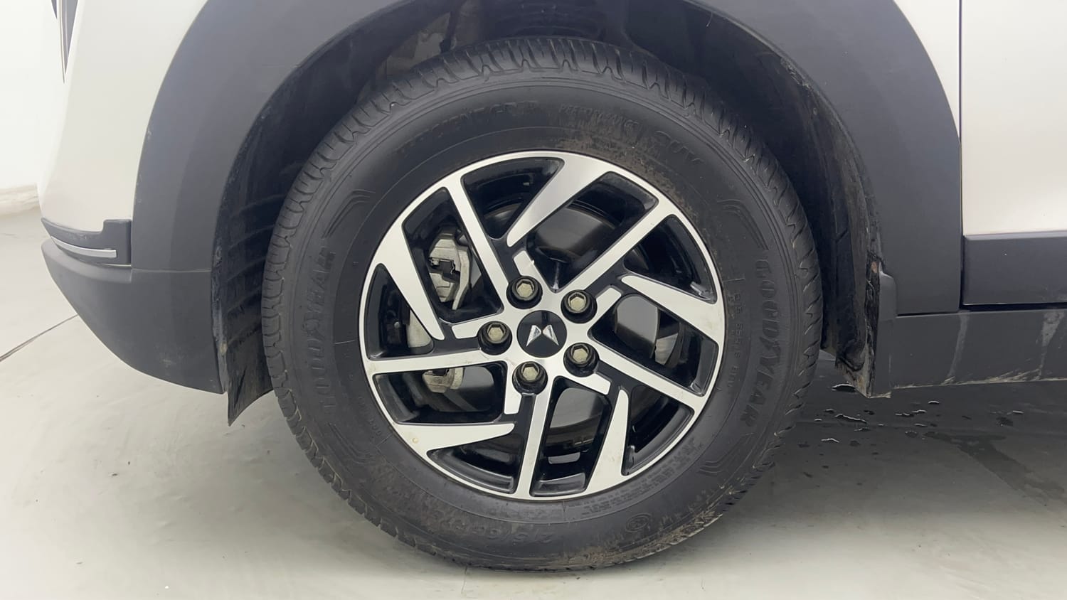 Used 2024 Mahindra XUV 3XO AX5 1.2 Petrol AT Petrol Automatic tyres LEFT FRONT TYRE RIM VIEW