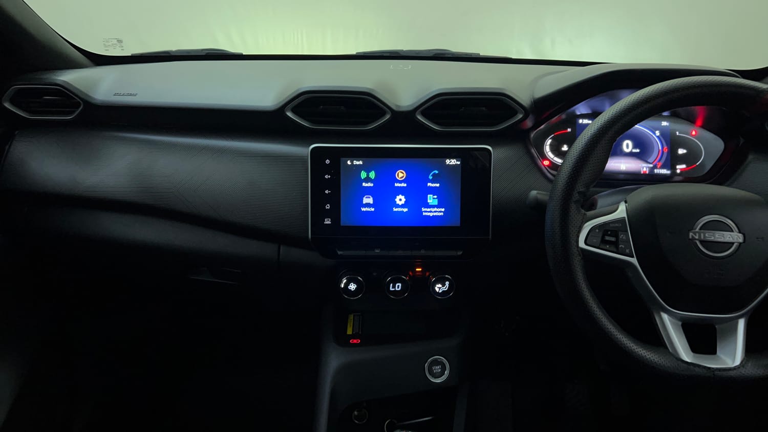 Used 2025 Nissan Magnite N-Connecta B4D 1.0 Petrol AMT Dual Tone Petrol Automatic interior MUSIC SYSTEM & AC CONTROL VIEW