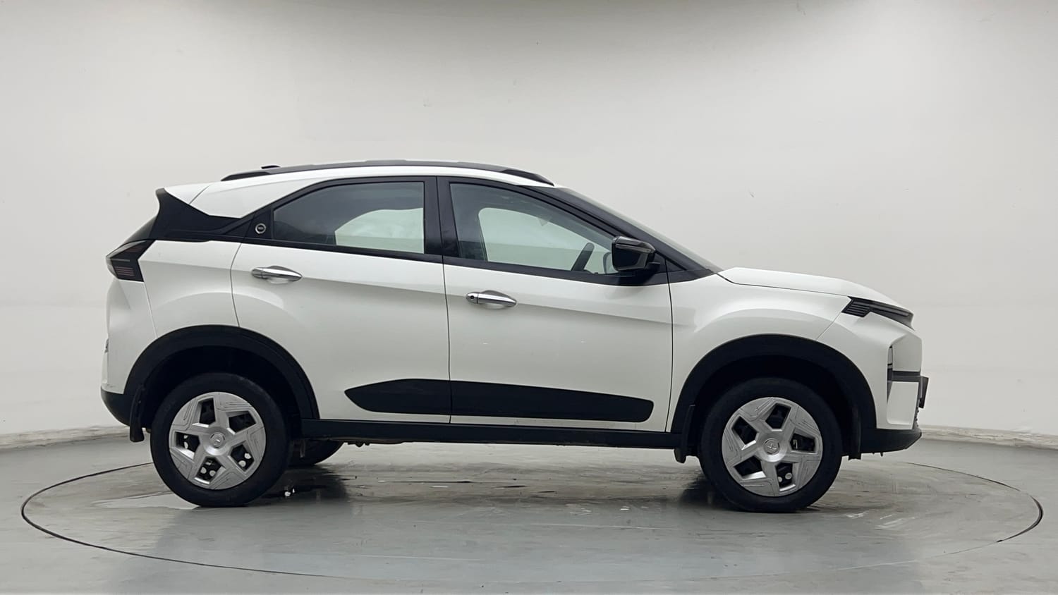 Used 2023 Tata Nexon Pure S 1.2 Revotron Petrol 6MT Petrol Manual exterior RIGHT SIDE VIEW
