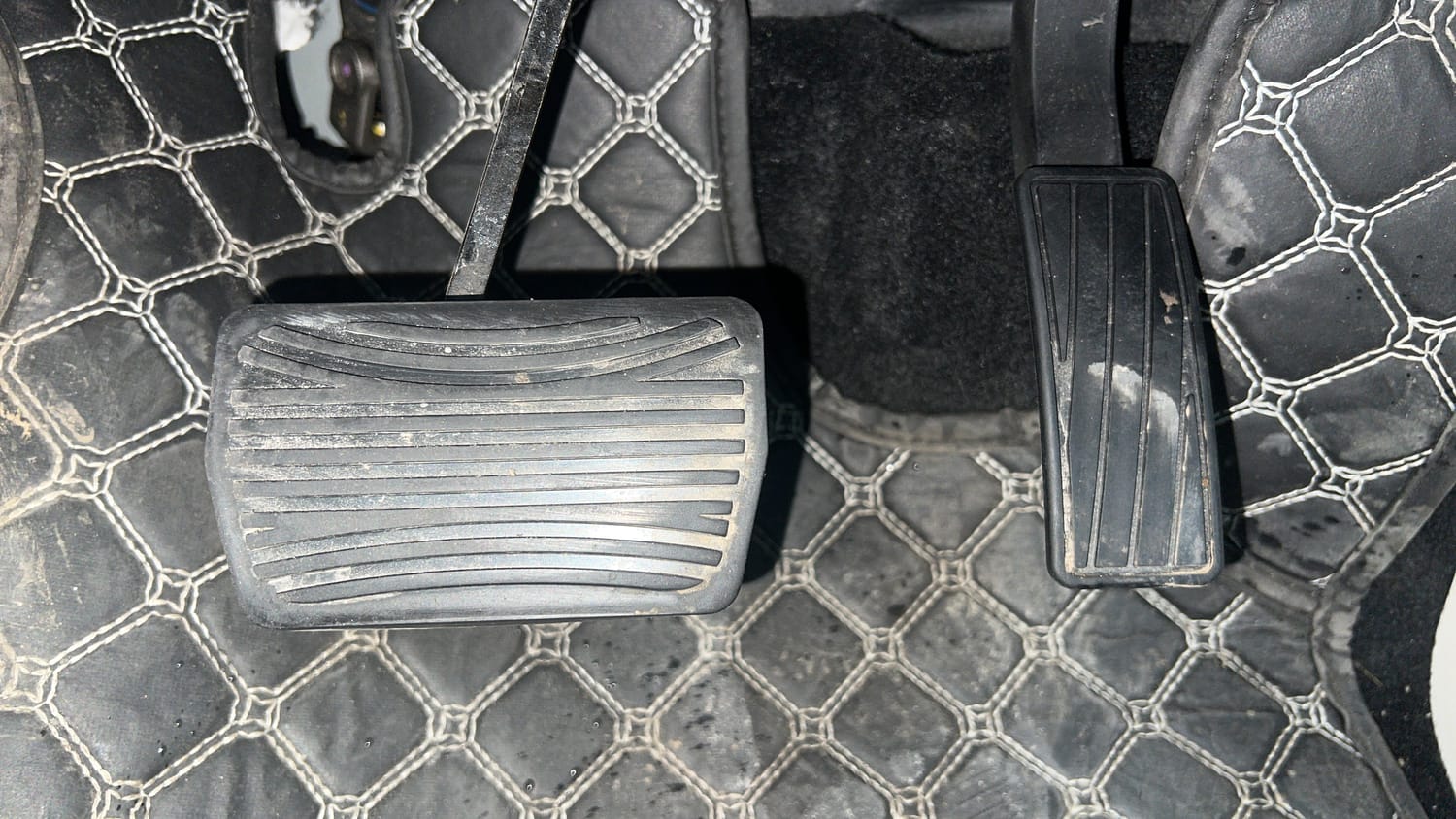 Used 2024 Mahindra XUV 3XO AX5 1.2 Petrol AT Petrol Automatic interior PEDALS VIEW