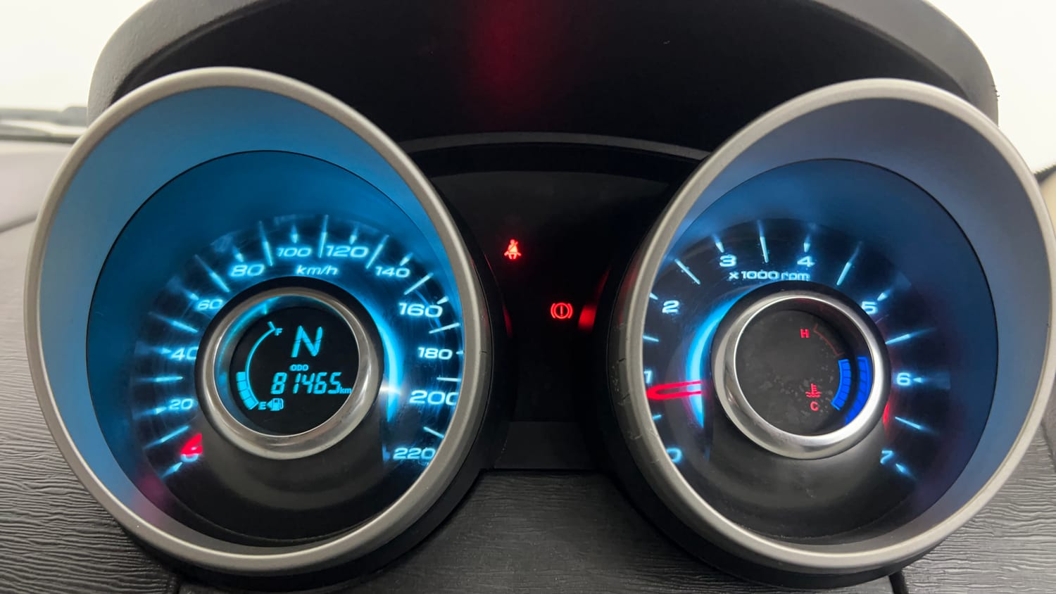 Used 2016 Mahindra XUV500 W8 Diesel Manual interior CLUSTERMETER VIEW