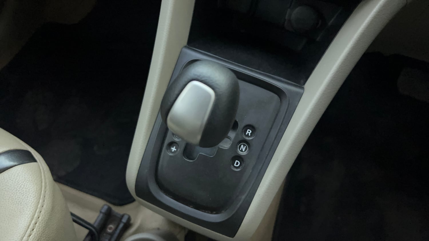 Used 2016 Maruti Suzuki Celerio ZXi AMT Petrol Automatic interior GEAR  KNOB VIEW