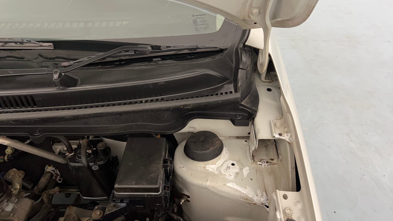 Used 2018 Maruti Suzuki Celerio ZXi AMT Petrol Automatic engine ENGINE LEFT SIDE HINGE & APRON VIEW