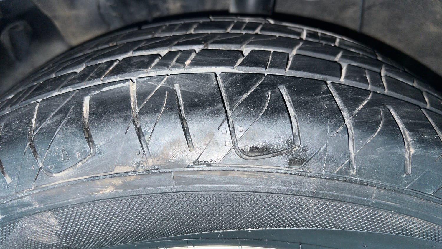 Used 2022 Hyundai Creta SX (O) 1.4 Turbo 7 DCT Petrol Automatic tyres LEFT FRONT TYRE TREAD VIEW