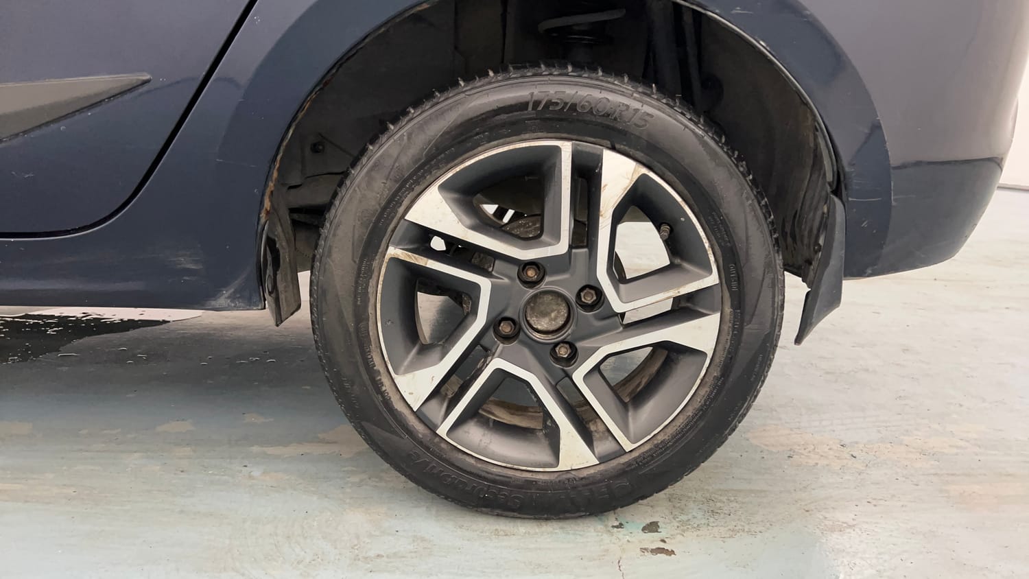 Used 2019 Tata Tigor Revotron XZ+ Petrol Manual tyres LEFT REAR TYRE RIM VIEW