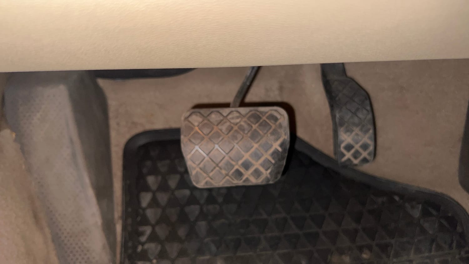 Used 2016 Volkswagen Vento Highline Petrol AT Petrol Automatic interior PEDALS VIEW