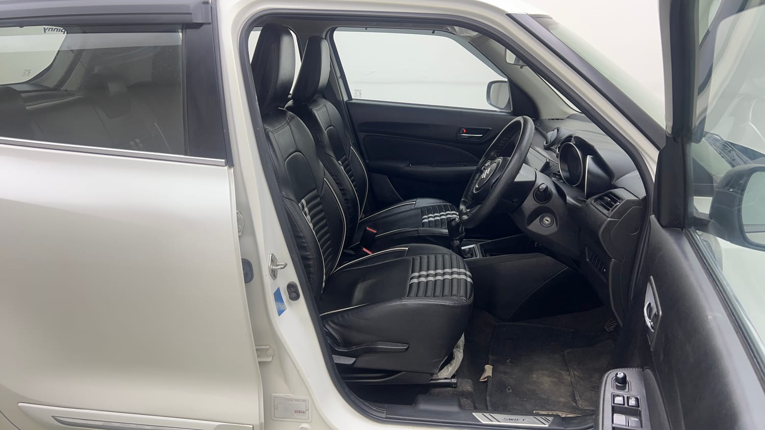 Used 2022 Maruti Suzuki Swift VXi Petrol Manual interior RIGHT SIDE FRONT DOOR CABIN VIEW