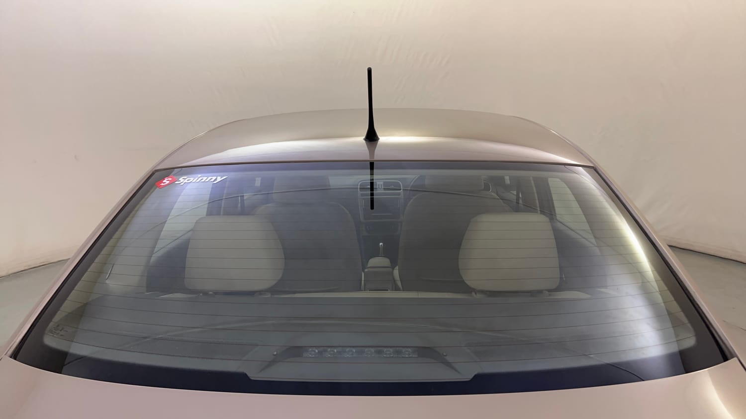 Used 2016 Volkswagen Vento Highline Petrol AT Petrol Automatic top_features Rear defogger