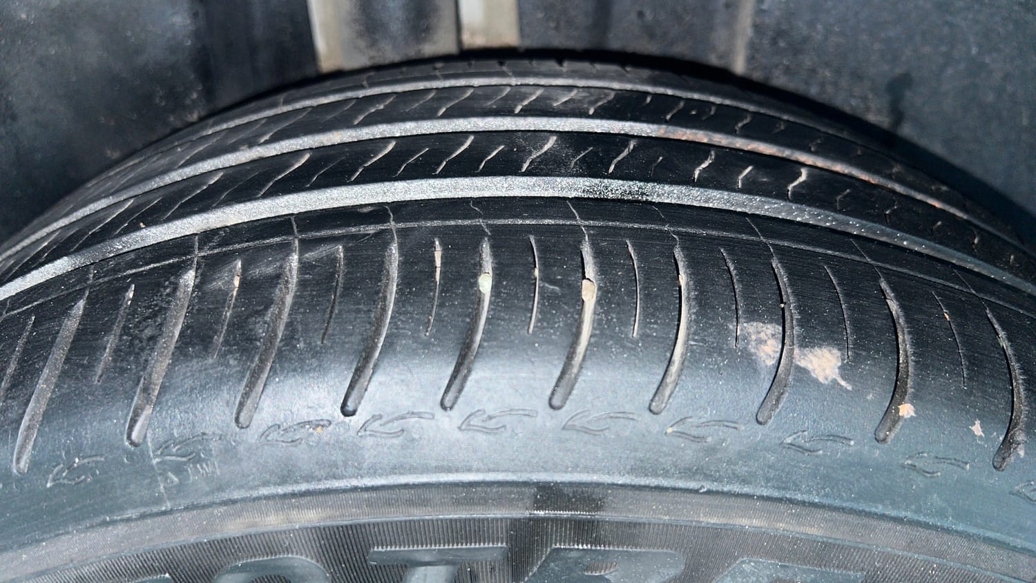 Used 2023 Skoda Slavia Style 1.5L TSI DSG Petrol Automatic tyres RIGHT REAR TYRE TREAD VIEW