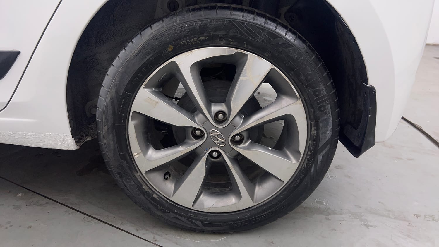 Used 2015 Hyundai Elite i20 Asta 1.2 Petrol Manual tyres LEFT REAR TYRE RIM VIEW