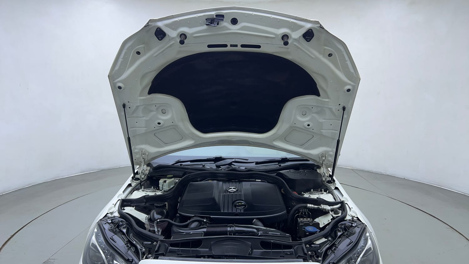 Used 2014 Mercedes-Benz E-Class E250 CDI Avantgarde Diesel Automatic engine ENGINE & BONNET OPEN FRONT VIEW