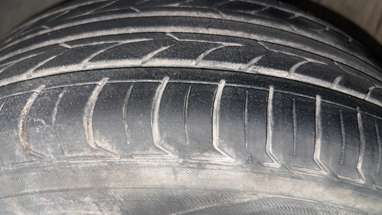Used 2016 Volkswagen Vento Highline Petrol AT Petrol Automatic tyres LEFT FRONT TYRE TREAD VIEW