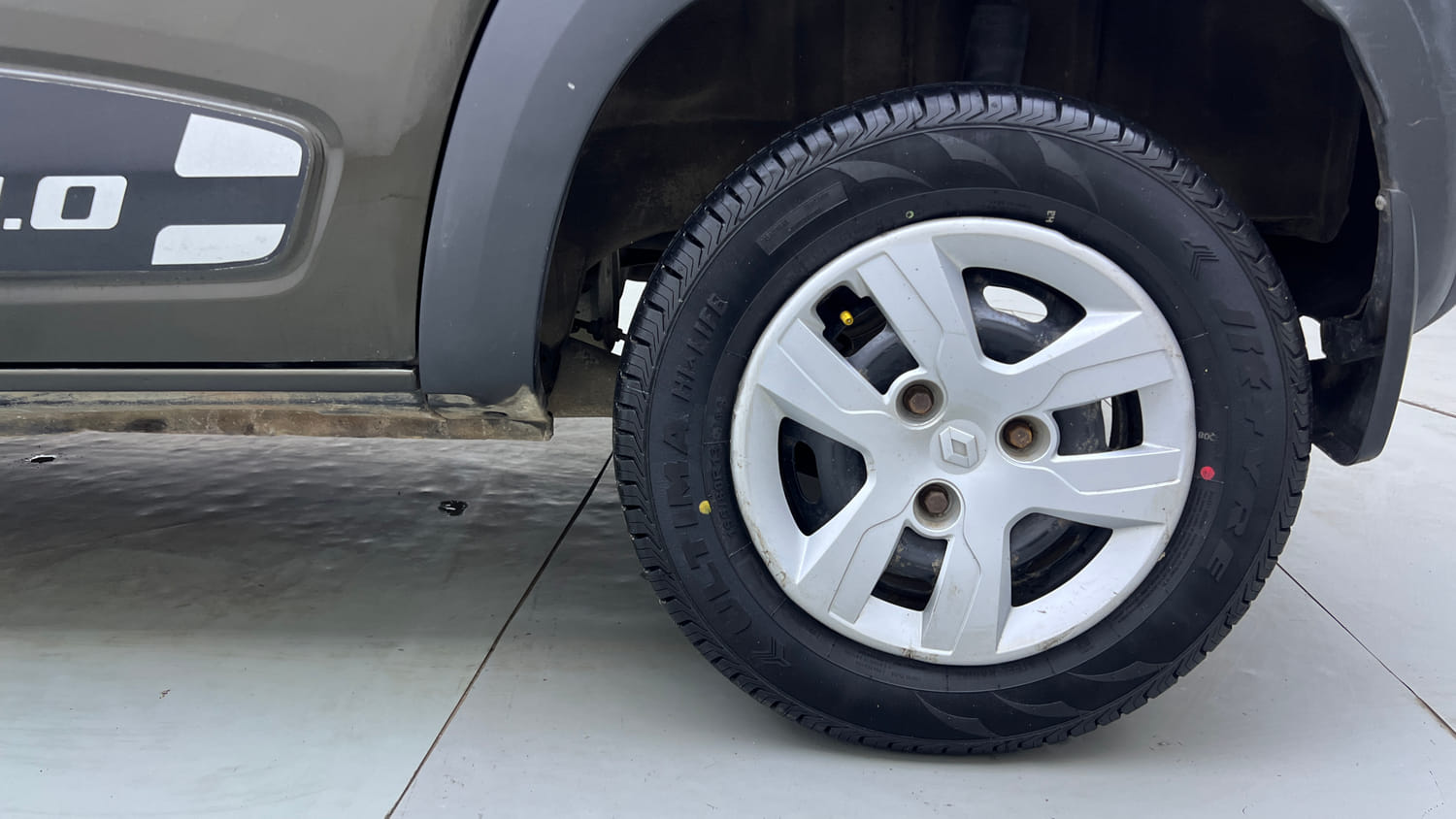 Used 2017 Renault Kwid 1.0 RXT Petrol Manual tyres LEFT REAR TYRE RIM VIEW