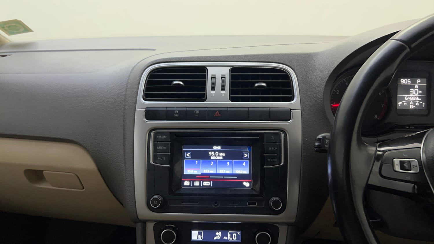 Used 2016 Volkswagen Vento Highline Petrol AT Petrol Automatic top_features Integrated (in-dash) music system