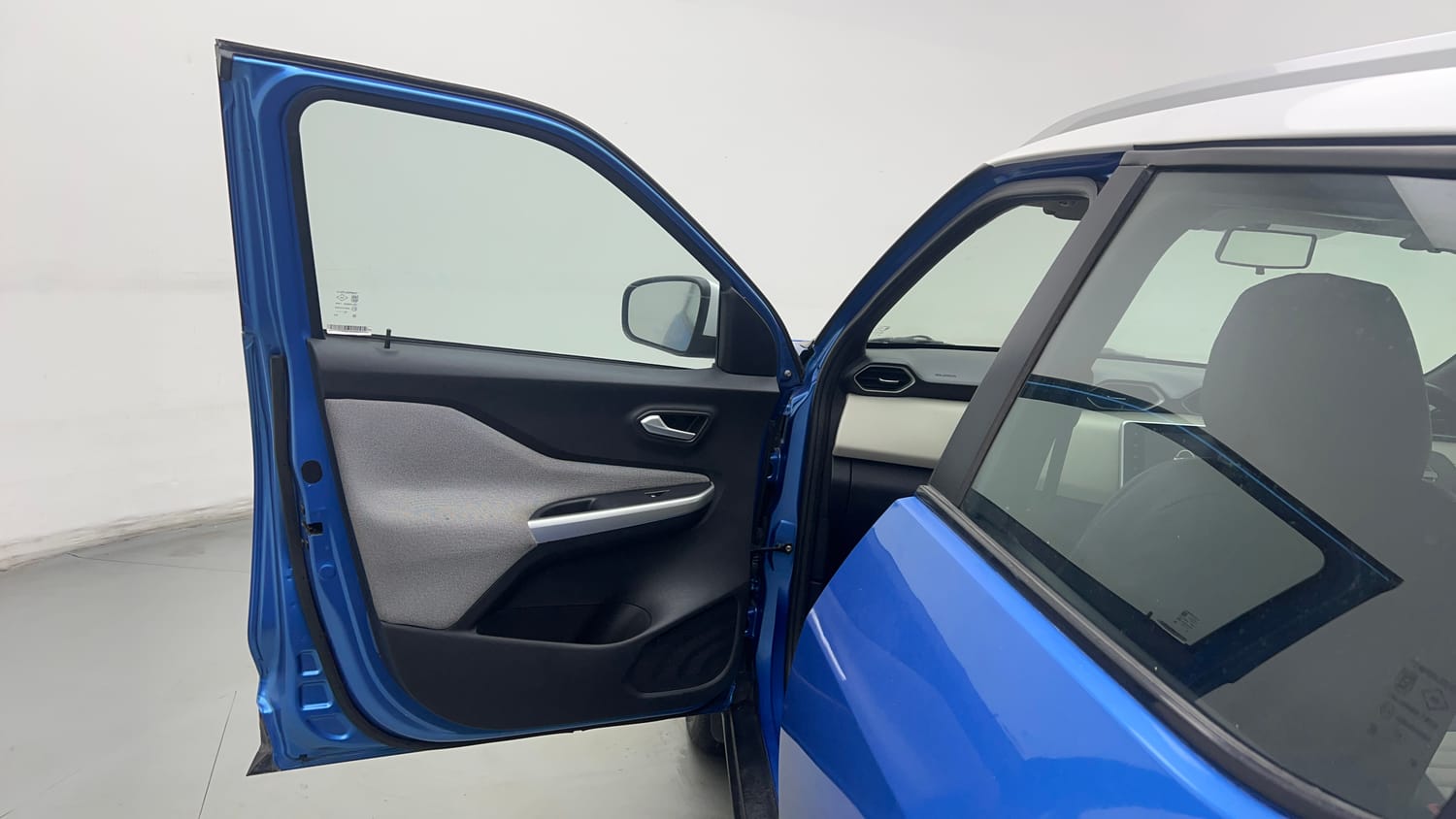 2021 Nissan Magnite XV Turbo Dual Tone-21