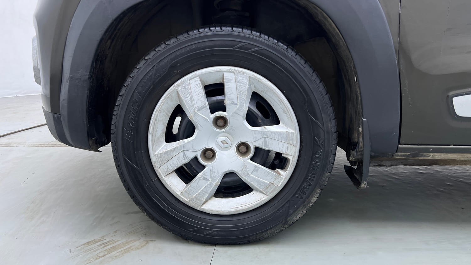 Used 2017 Renault Kwid 1.0 RXT Petrol Manual tyres LEFT FRONT TYRE RIM VIEW