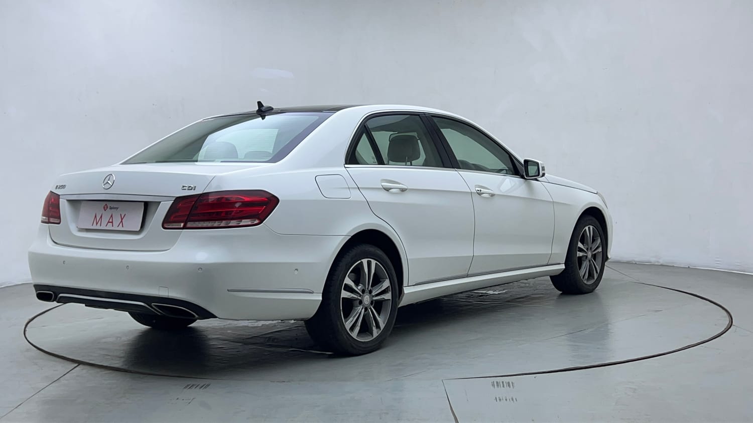 Used 2014 Mercedes-Benz E-Class E250 CDI Avantgarde Diesel Automatic exterior RIGHT REAR CORNER VIEW